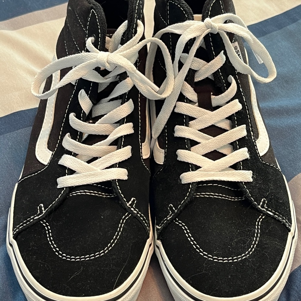 Vans Black & White High-Top Skate Sneakers size 7 like new excellent condition